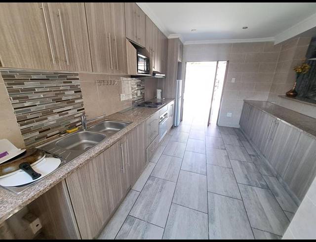 3 BEDROOM PROPERTY TO RENT IN MUCKLENEUK